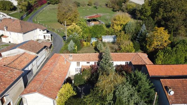 Authentique ferme en U à rénover, avec grand potentiel Blanzac porcheresse