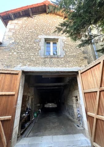 Authentique ferme en U à rénover, avec grand potentiel Blanzac porcheresse