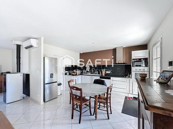 Maison de plain pied 5 piéces avec double garage La Couronne