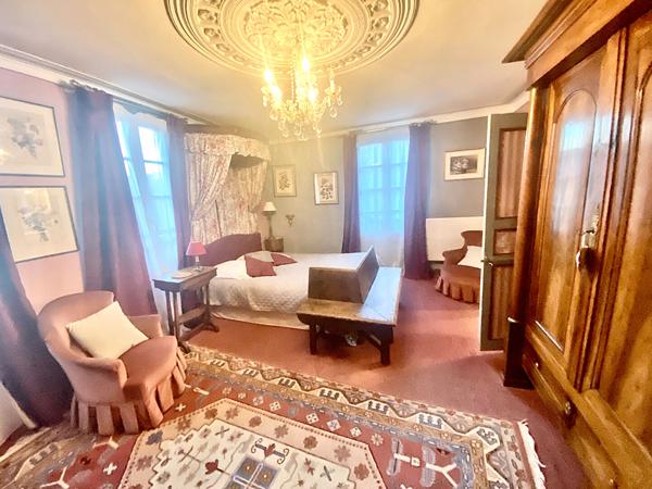 A VENDRE ! Maison d'exception à Dinan, dans le centre historique, proche de la Rance