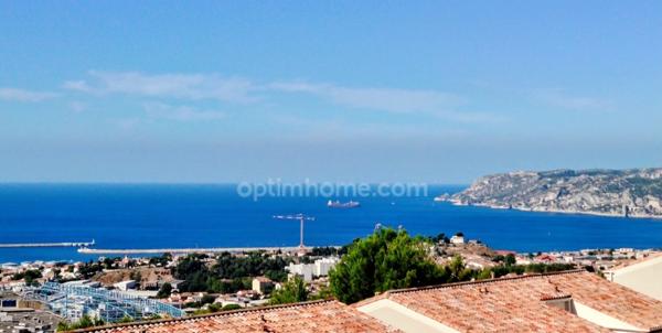 Appartement T3 en résidence avec vue mer, terrasse, garage et places de parking