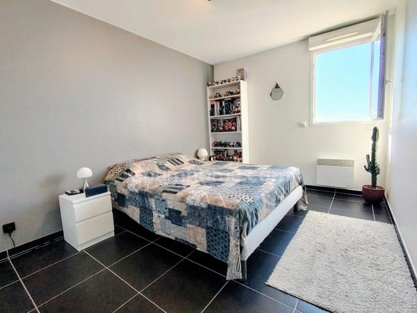 Appartement T3 en résidence avec vue mer, terrasse, garage et places de parking