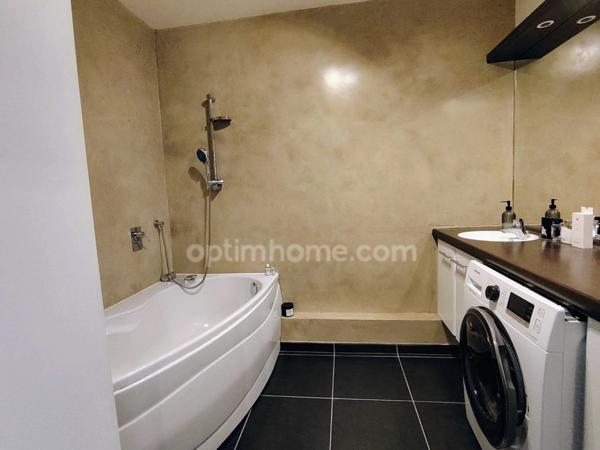 Appartement T3 en résidence avec vue mer, terrasse, garage et places de parking