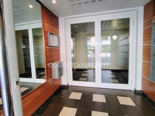 Appartement T3 en résidence avec vue mer, terrasse, garage et places de parking