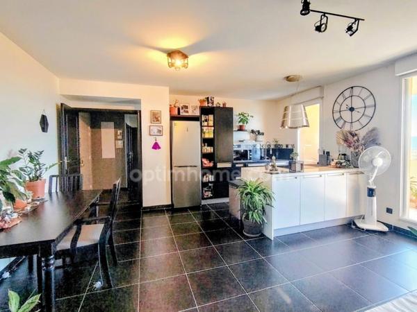 Appartement T3 en résidence avec vue mer, terrasse, garage et places de parking