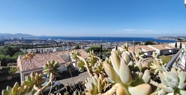 Appartement T3 en résidence avec vue mer, terrasse, garage et places de parking