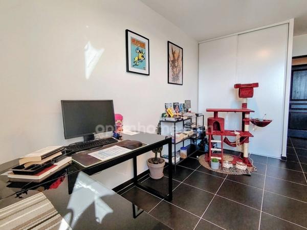 Appartement T3 en résidence avec vue mer, terrasse, garage et places de parking