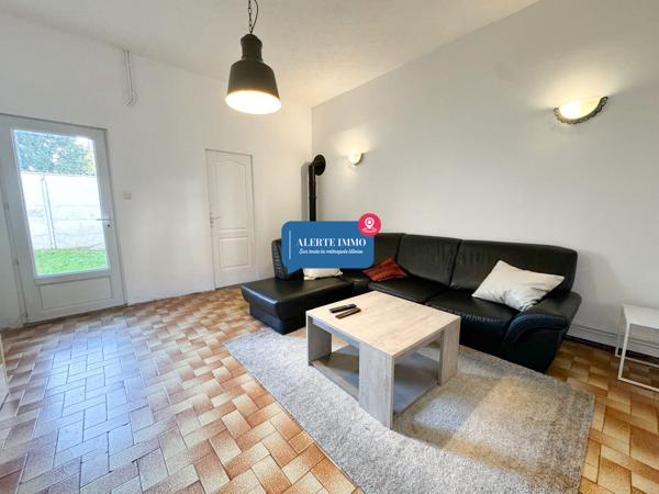 Maison semi-individuelle de type semi plain pied de 113,94 m2, 2 ch + 2 coins nuits, cour intérieur, jardin et 2 places de stationnements intérieur