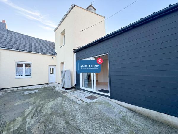 Maison semi-individuelle de type semi plain pied de 113,94 m2, 2 ch + 2 coins nuits, cour intérieur, jardin et 2 places de stationnements intérieur