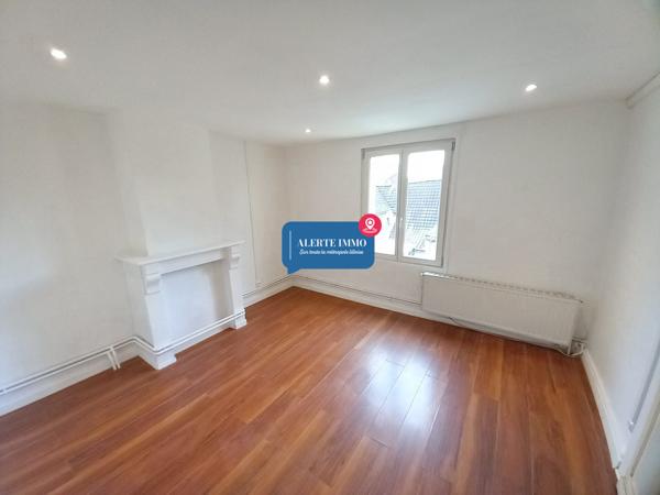 Maison semi-individuelle de type semi plain pied de 113,94 m2, 2 ch + 2 coins nuits, cour intérieur, jardin et 2 places de stationnements intérieur