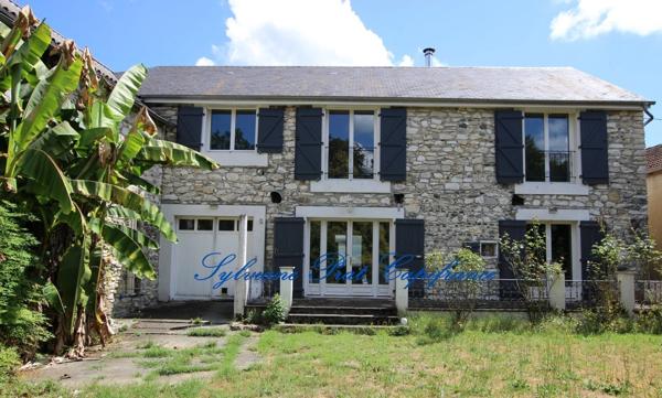 Maison de caractère 5 pièces de 126 m² avec garage sur terrain de 1000 m² ARROS DE NAY (64)