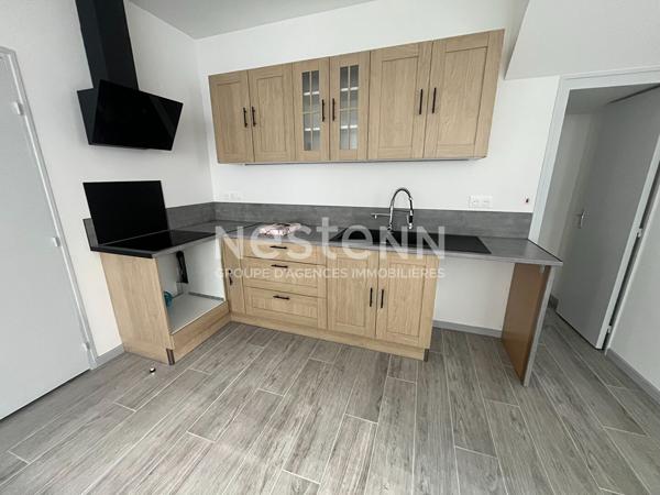 Grande maison de bourg rénovée 4 chambres sans terrain à  Yvré le Polin
