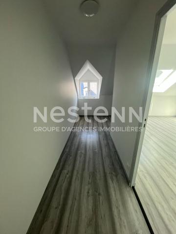 Grande maison de bourg rénovée 4 chambres sans terrain à  Yvré le Polin
