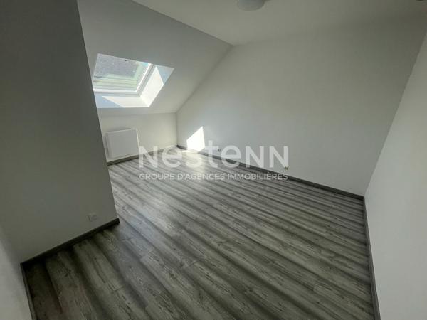 Grande maison de bourg rénovée 4 chambres sans terrain à  Yvré le Polin