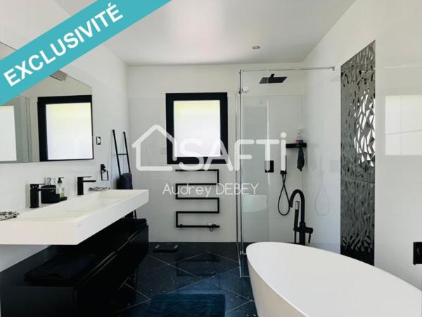 PRESTIGE, VOLUMES ET CONFORT ABSOLU : Villa contemporaine d’exception avec piscine chauffée.