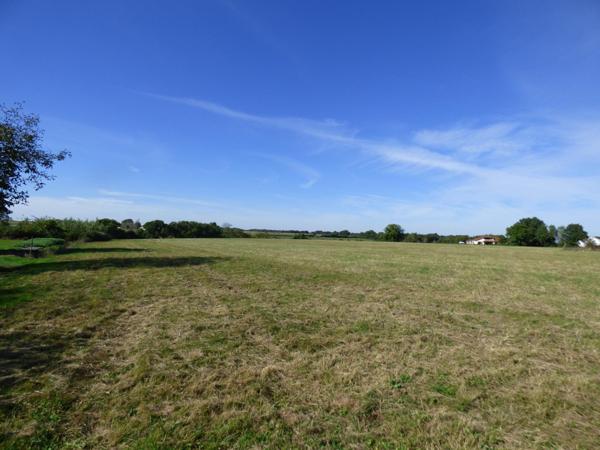 Terrain à bâtir de 3 102 m²