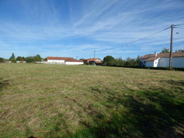 Terrain à bâtir de 3 102 m²