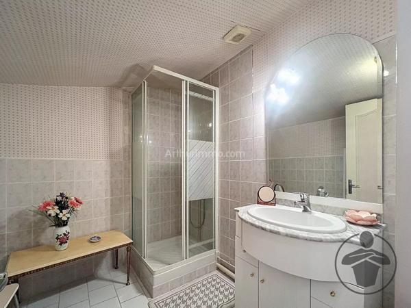 Vente Maison 9 pièces 252 m2 à Coutras