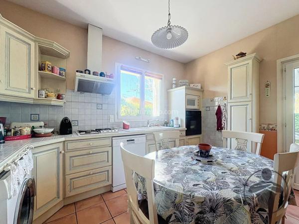 Vente Maison 9 pièces 252 m2 à Coutras