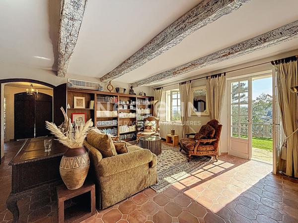 MAISON Grasse 9 pièce(s) 500 m2, 16000 m2 de terrain, au calme absolu, maison annexe,