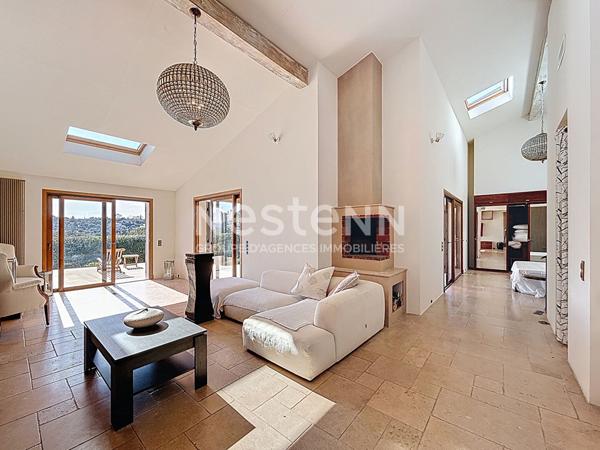 MAISON Grasse 9 pièce(s) 500 m2, 16000 m2 de terrain, au calme absolu, maison annexe,