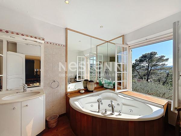 MAISON Grasse 9 pièce(s) 500 m2, 16000 m2 de terrain, au calme absolu, maison annexe,