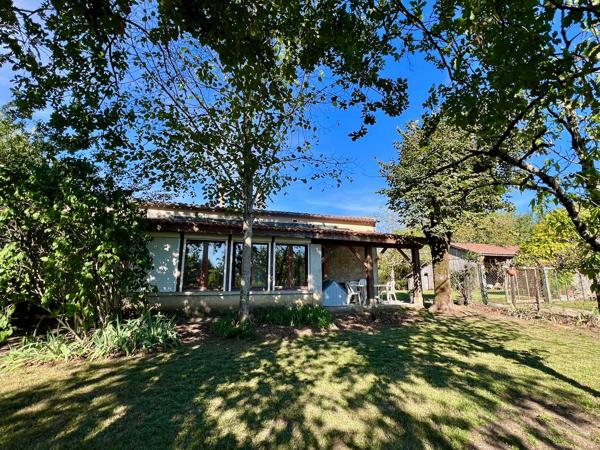 Belle opportunité dans la campagne de Villeneuve sur Lot : fermette à rénover d'environ 72m2 avec dépendances (grange attenante, séchoir à tabac et atelier) avec un terrain de 4,8 hectares ! Vous cherchez un grand terrain en campagne, proche des commodité , Villeneuve sur lot