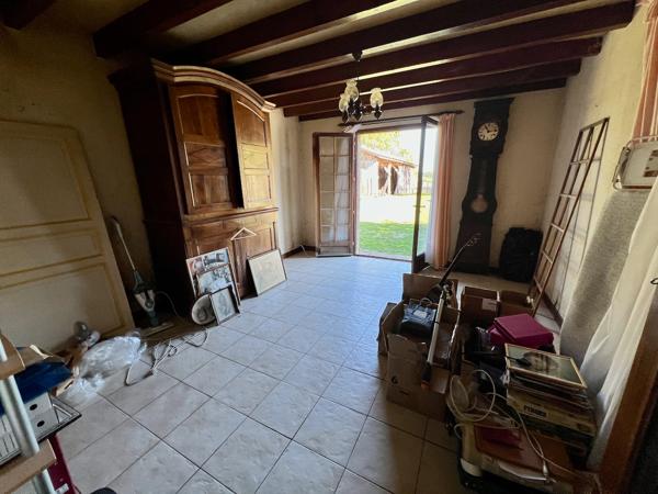 Belle opportunité dans la campagne de Villeneuve sur Lot : fermette à rénover d'environ 72m2 avec dépendances (grange attenante, séchoir à tabac et atelier) avec un terrain de 4,8 hectares ! Vous cherchez un grand terrain en campagne, proche des commodité , Villeneuve sur lot
