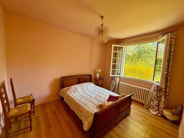 Pujols Maison avec jardin et vue dominante de 142m2 sur un terrain de 3300m2. Située dans un environnement privilégié, à proximité immédiate de toutes les commodités, cette maison de construction traditionnelle offre un cadre de vie agréable avec une vu , Pujols