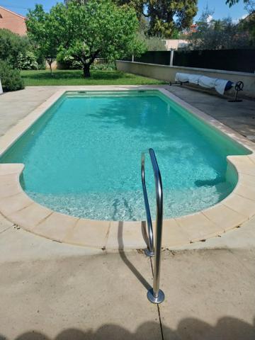 Villa sur 2 niveaux independants, piscine .