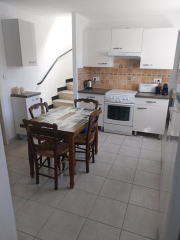 Villa sur 2 niveaux independants, piscine .