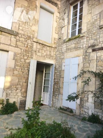 MAISON EN CENTRE VILLE AVEC COUR ET GARAGE