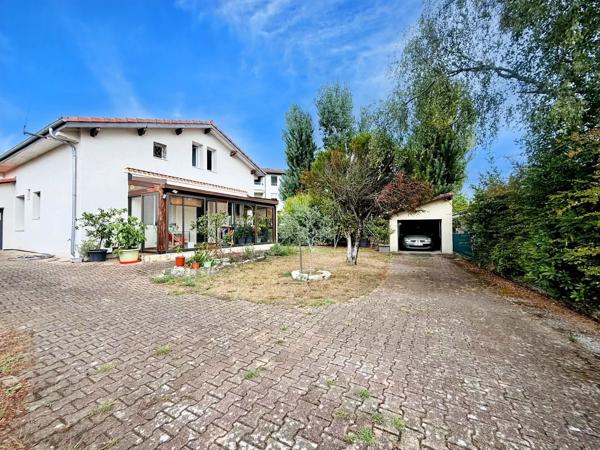 Vente                                                      Maison
                        
                     5 pièces                      130 m2                     à Saint-Paul-Lès-Dax