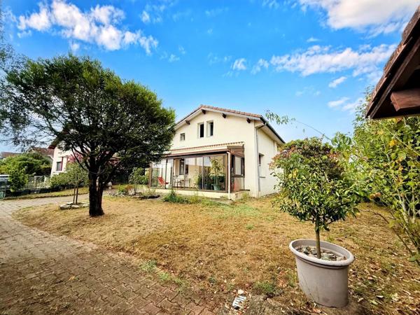 Vente                                                      Maison
                        
                     5 pièces                      130 m2                     à Saint-Paul-Lès-Dax