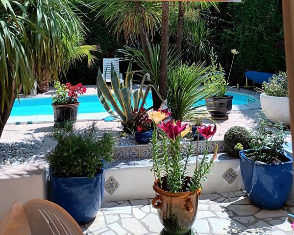 Villa Familiale 6 Pièces, piscine, climatisation, panneaux solaires