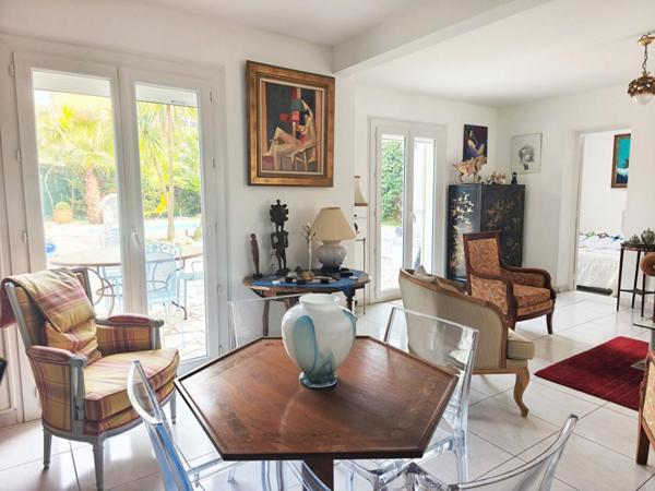 Villa Familiale 6 Pièces, piscine, climatisation, panneaux solaires