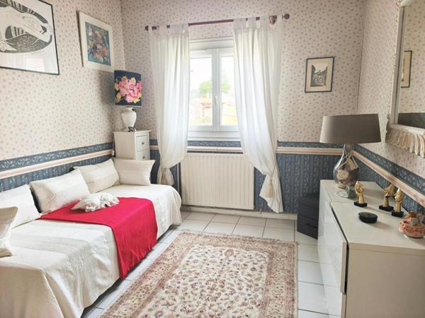 Villa Familiale 6 Pièces, piscine, climatisation, panneaux solaires