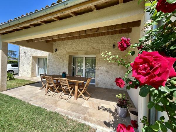 Maison en pierre restaurée avec goût
