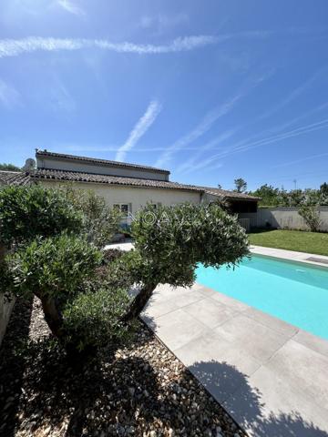 Maison en pierre restaurée avec goût