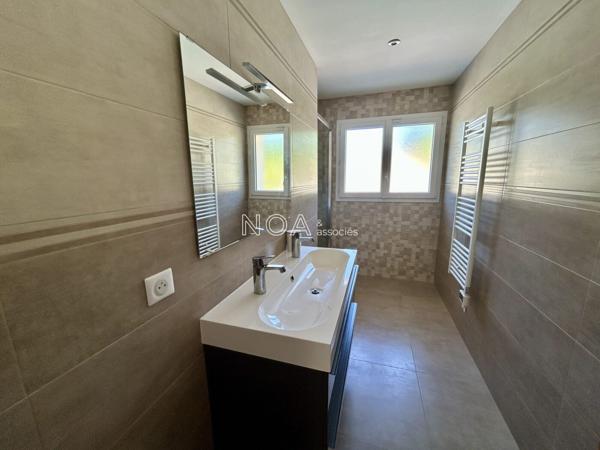 Maison en pierre restaurée avec goût