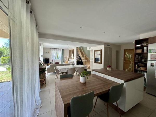Maison en pierre restaurée avec goût
