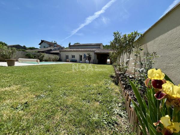 Maison en pierre restaurée avec goût