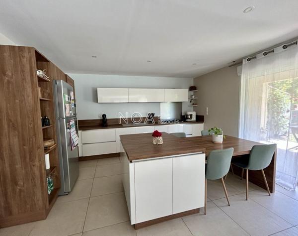 Maison en pierre restaurée avec goût