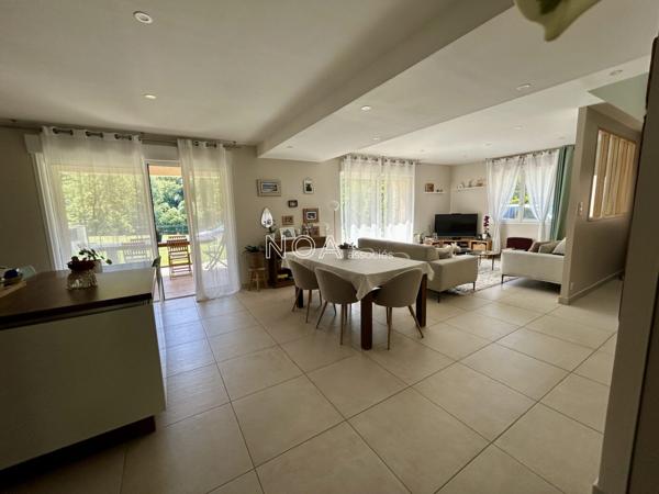 Maison en pierre restaurée avec goût