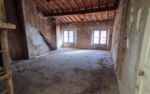 Maison à vendre    6 pièces •  Aups