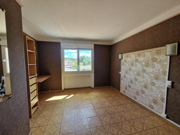 Ensemble immobilier-Libre de toute activités à vendre à Mallemort - Opportunité d'investissement