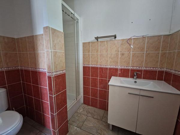 Ensemble immobilier-Libre de toute activités à vendre à Mallemort - Opportunité d'investissement