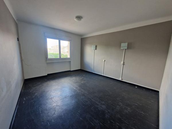 Ensemble immobilier-Libre de toute activités à vendre à Mallemort - Opportunité d'investissement