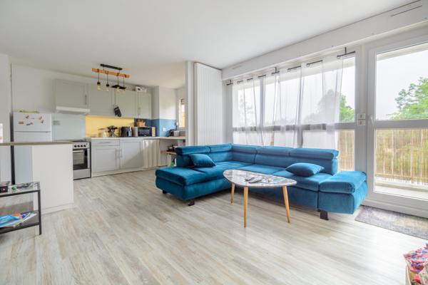 Appartement T2 rénové avec balcon, parking et cave - Caudéran