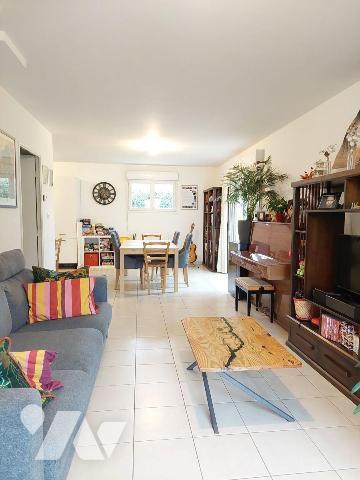 A VENDRE - SAINT-GREGOIRE (35) Une maison mitoyenne dans un lotissement se composant au rez-de-...